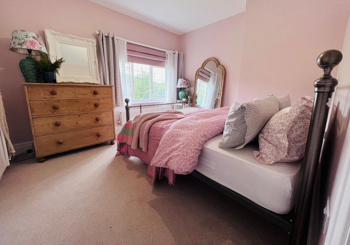 5 - Idyllic Location - Great For Groups Holiday home