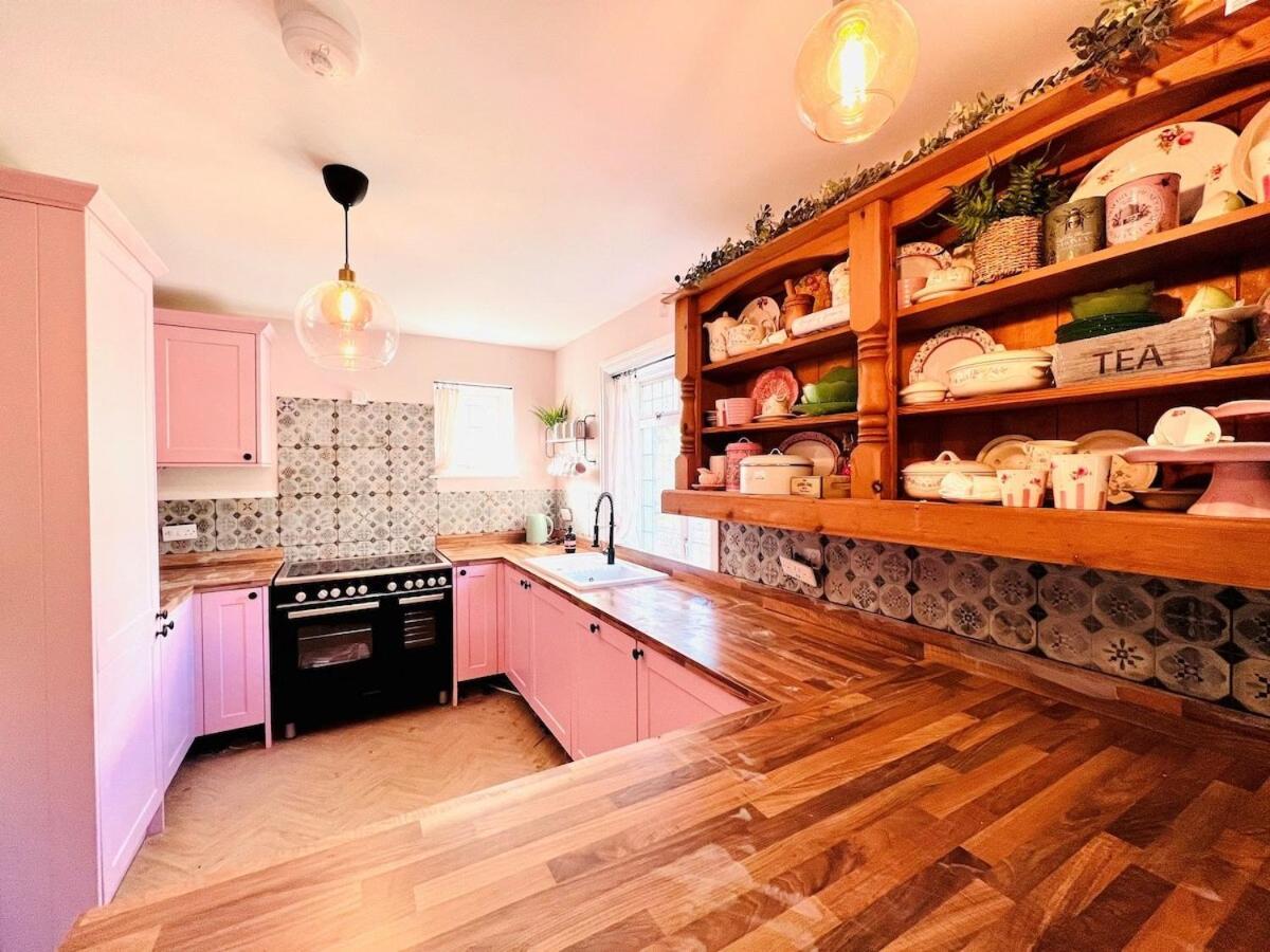 5 - Idyllic Location - Great For Groups *