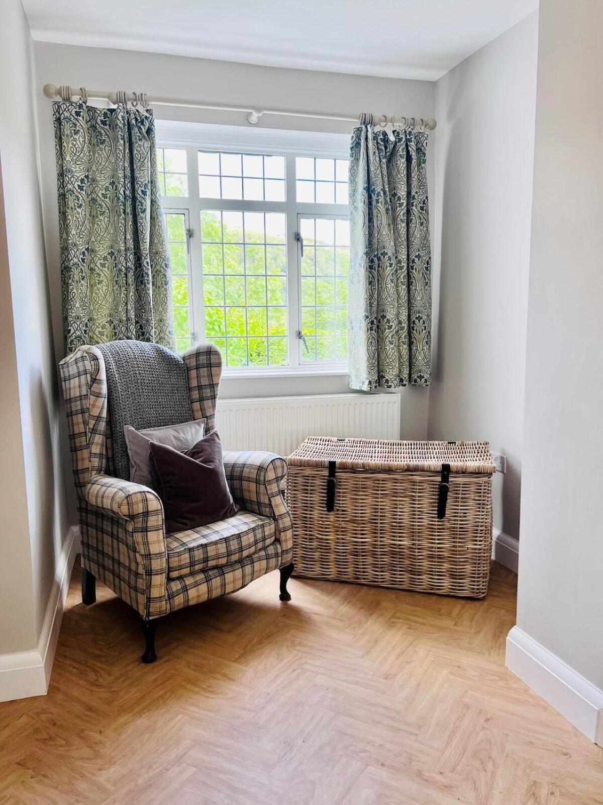 5 - Idyllic Location - Great For Groups *